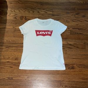 Levi’s white t-shirt